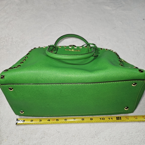 Michael Kors Green Studded Women's Bag - Picture 15 of 16